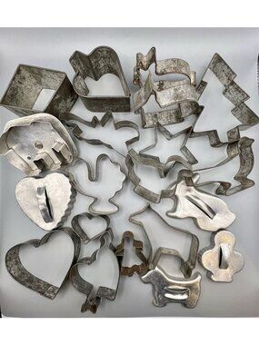 20 Antique/VTG Tin Folk Art Animal Heart Elephant Cookie Cutters Primitive
